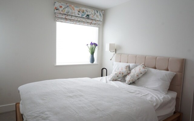 Modern, Spacious 2BR Flat in Oxford