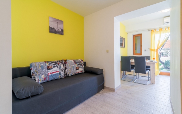 Apartment Bosko - 30m from the sea with parking: A3 Nin, Zadar riviera