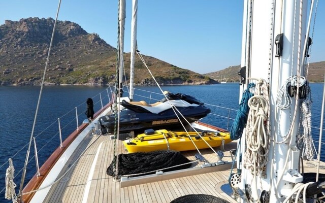 Sailing Yacht Glorious