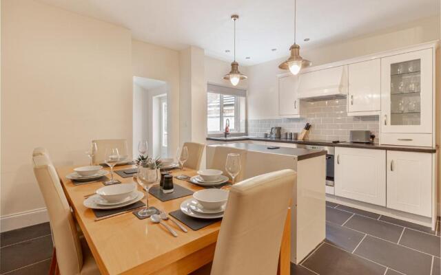 Beautiful 4 Bed House Worcester City Centre