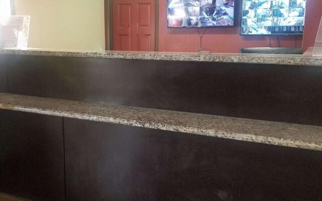 Red Roof Inn & Suites Houston - Hobby Airport