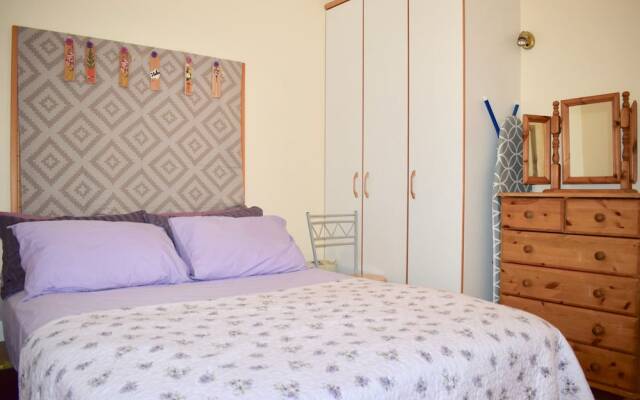 1 Bedroom Apartment on Cathal Brugha St Sleeps 2