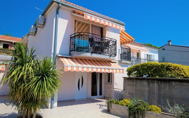 Apartmani Crikvenica 30175 - Carmen