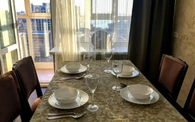 Апартаменты в центре с прекрасным видом на ул. Пологой, 40