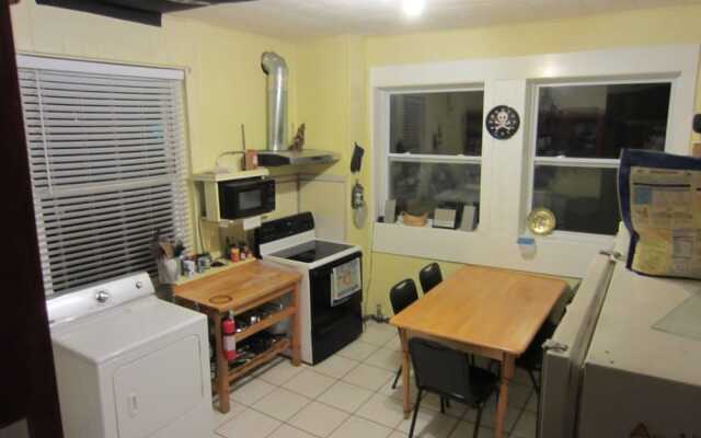 Pirate Haus Inn - Hostel
