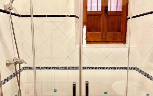 Charming, spacious Albayzin apartment