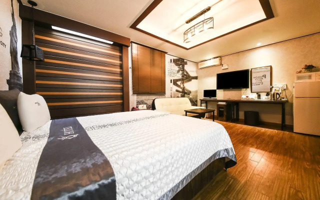 Q Hotel