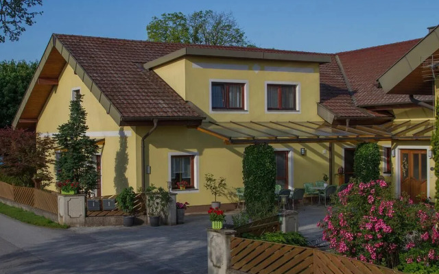 Privatzimmer & Ferienwohnungen Leeb