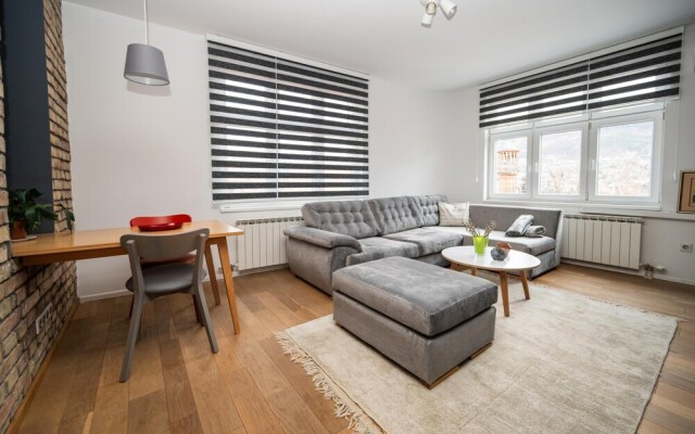 Design 1bdr Apartment With City View