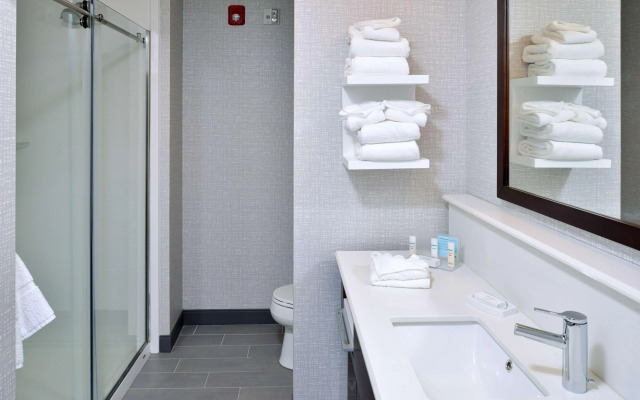 Hampton Inn & Suites Adrian