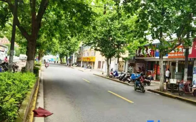 Zuoting Hotel (Jinqiu Road, Shanghai University store)