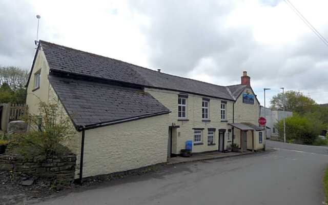The Farmers Arms, Cwmdu