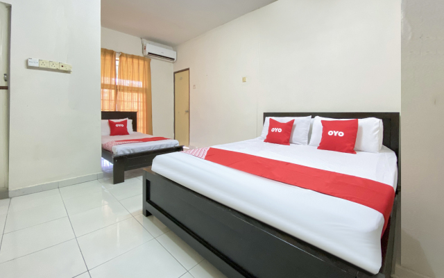 OYO 90159 Zahaar Hotel