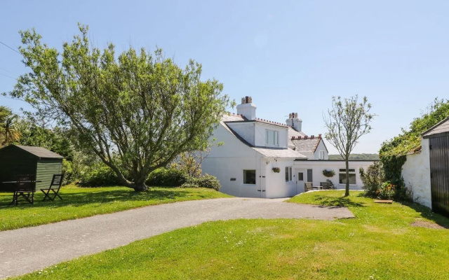 Charming 2 Bed House Near Rhoscolyn,discounts FOR