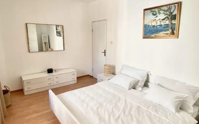 Spacious 2-bed Apartment in Cavtat