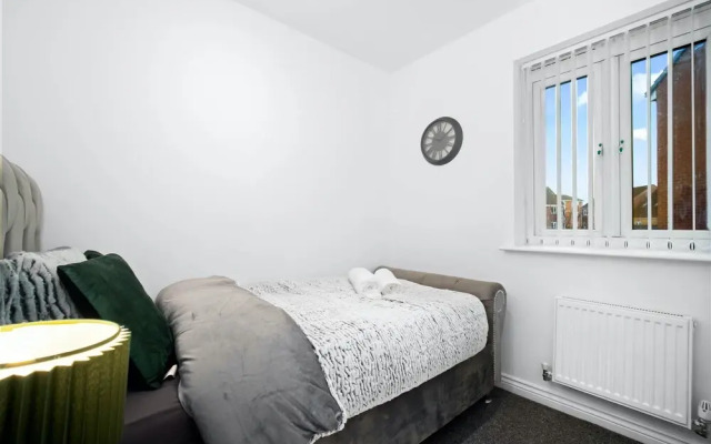 Tipton Escape Haven - 3 Bed House