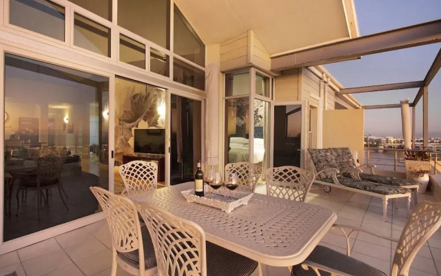 Penthouse F23 Seaside Village