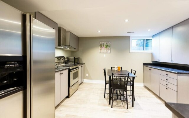 Victoria Village, Modern Two Bedroom With Parking
