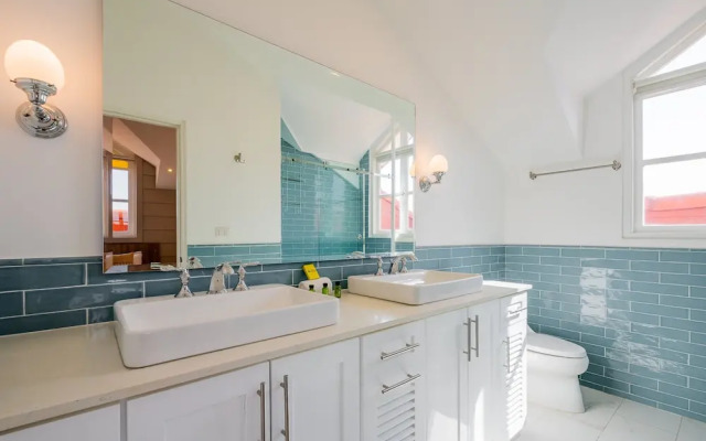 w Homely 2BR With Balcony in Panama