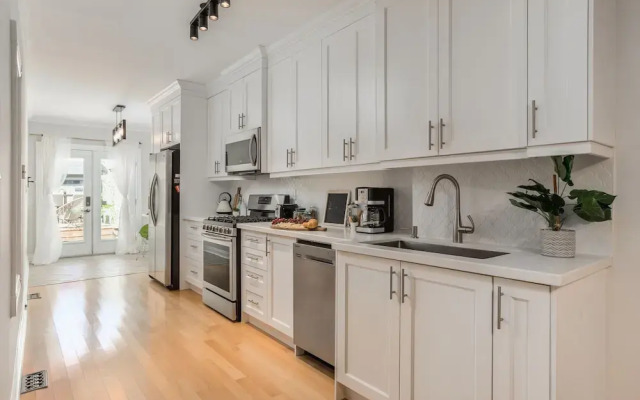 Homey & Elegant 3-bedroom House in the Annex