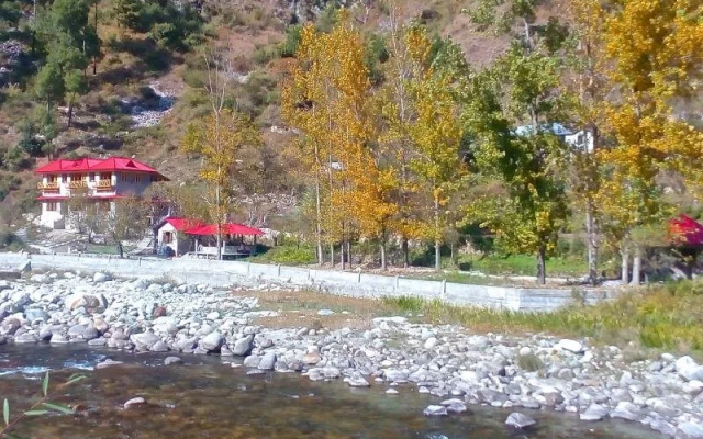 Devat Farm Cottage Tirthan Gushaini – Outside – Banjar