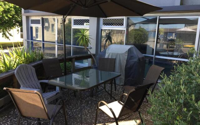 Absolute Lakeview Motel