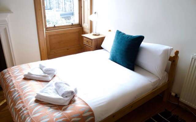 2 Bedroom Flat Near The Kings Theatre
