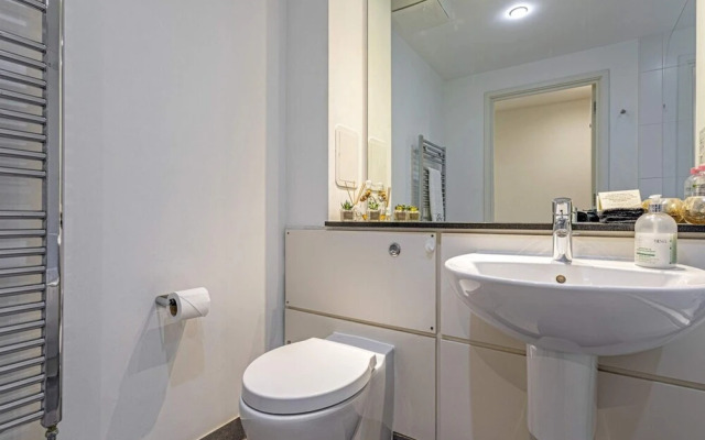 Bright 1 Bedroom Apartment Near London Bridge With Balcony