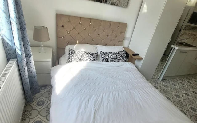 Tranquil Studio Retreat With Free Parking