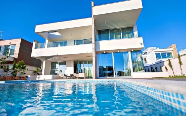 Emerald Elite Luxury Home