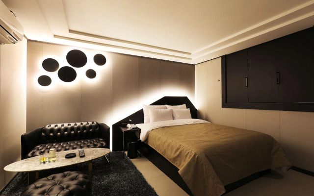 Rainbow Hotel