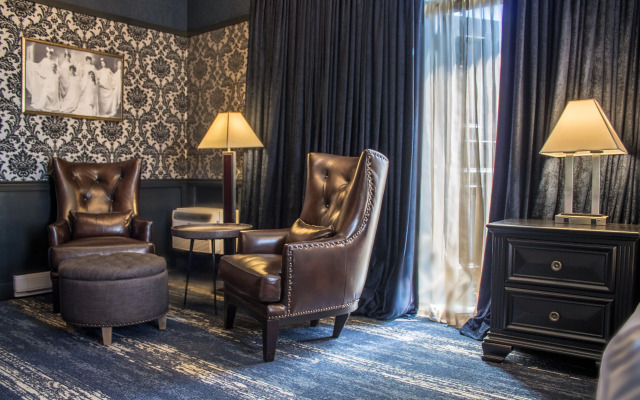 Midnight Sun, a Coast Hotel