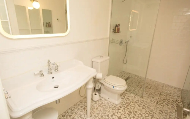Sasson & Co Luxury 1BR House Neve Tzedek