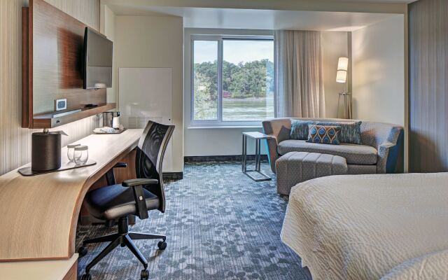 Courtyard by Marriott Appleton Riverfront