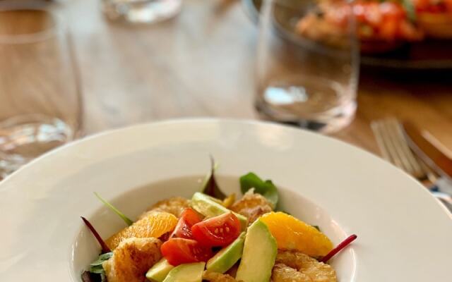 AZZA Hotel & Restaurant