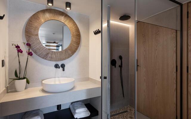 Calla Luxury Seafront Suites