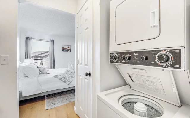 5 Mi to Strip! Pointe Royale Condo w/ Indoor Pool