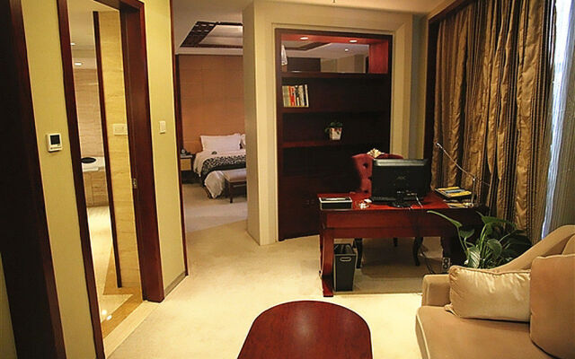 Lake View Garden Hotel