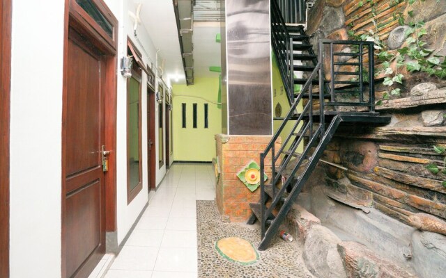 Penginapan Anggrek Syariah 1 by OYO Rooms