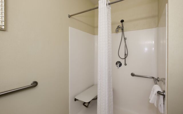 Holiday Inn Express & Suites Chicago Matteson by IHG
