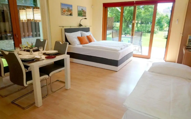 Lovely apartment, Garden, Parking, Wifi, Netflix