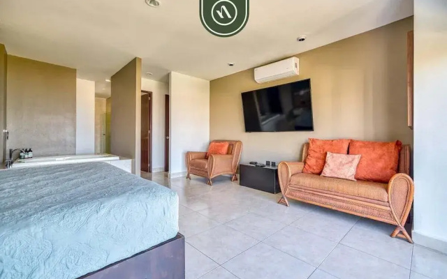 Oceanfron 4 BR Condo - Beach - Wyndham Pool