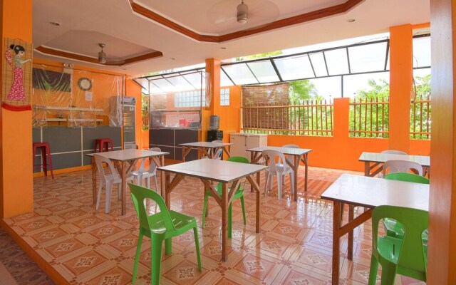 J5 Guest House & Restobar by OYO Rooms