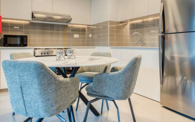 2 B/R Apt 425 Hayat Boulevard Townsquare