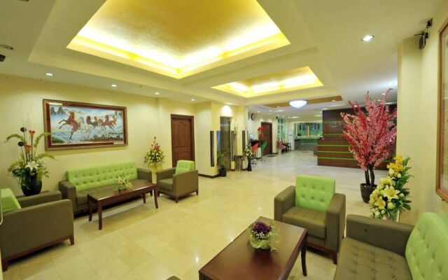 Green Leaf Hotel