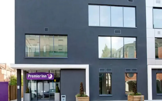 Premier Inn Woking Town Centre