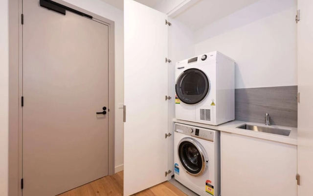 Modern 3 Bedroom Getaway Next to Chadstone
