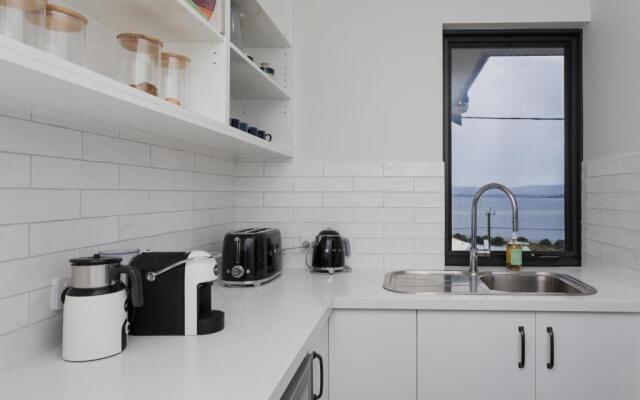 Vancouver's End by the BnB Collection