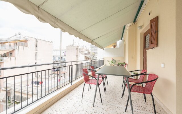 Bright 2 Bed Apartment by Cloudkeys