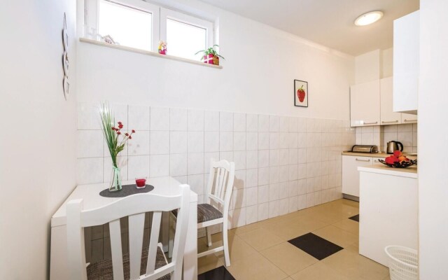 Stunning Home in Debeljak With Wifi and 6 Bedrooms